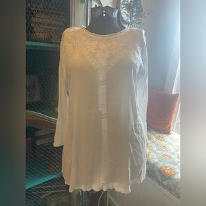 Torrid rayon white embroidered top Sz 0